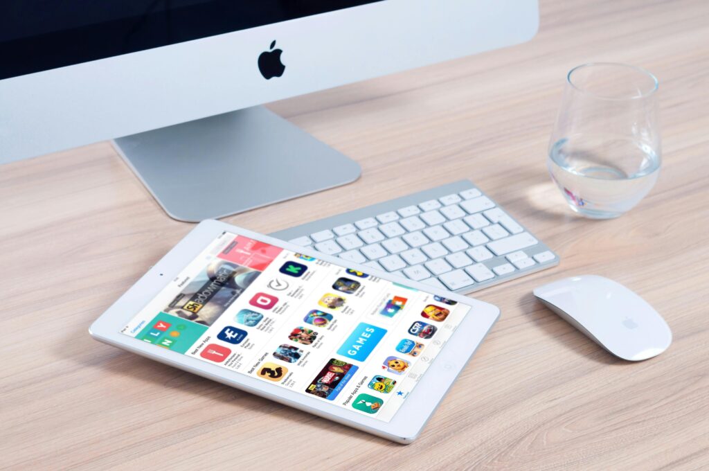 imac-apple-mockup-app-38544-38544 Sleek home office setup featuring an iMac and iPad showcasing apps.